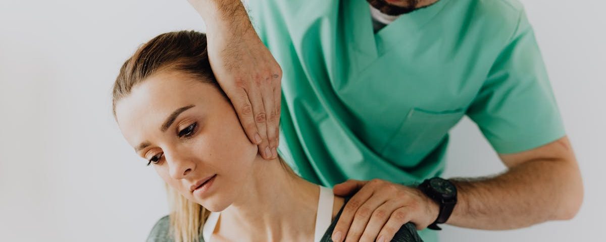 découvrez l'ostéopathie, une approche thérapeutique douce et holistique qui cherche à soulager les douleurs corporelles et à améliorer le bien-être. apprenez comment cette médecine manuelle peut vous aider à retrouver équilibre et mobilité, tout en favorisant une meilleure santé globale.