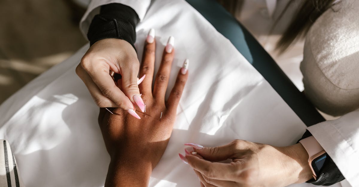 découvrez les thérapies manuelles, une approche naturelle et efficace pour soulager la douleur, améliorer la mobilité et favoriser le bien-être global. apprenez-en davantage sur les techniques utilisées et les bienfaits de ces soins personnalisés.