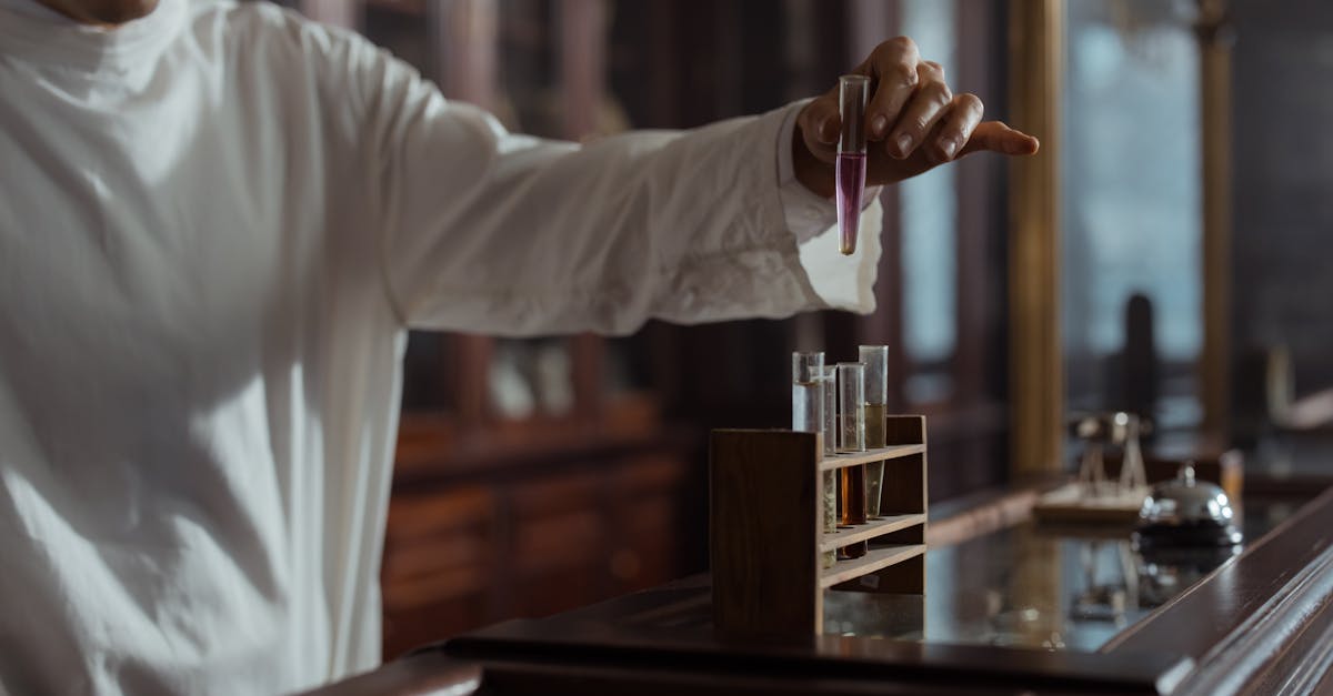 découvrez la médecine manuelle, une approche thérapeutique qui utilise des techniques naturelles pour soulager les douleurs et restaurer la mobilité. explorez les bienfaits de cette méthode douce et ancestrale pour le bien-être de votre corps.