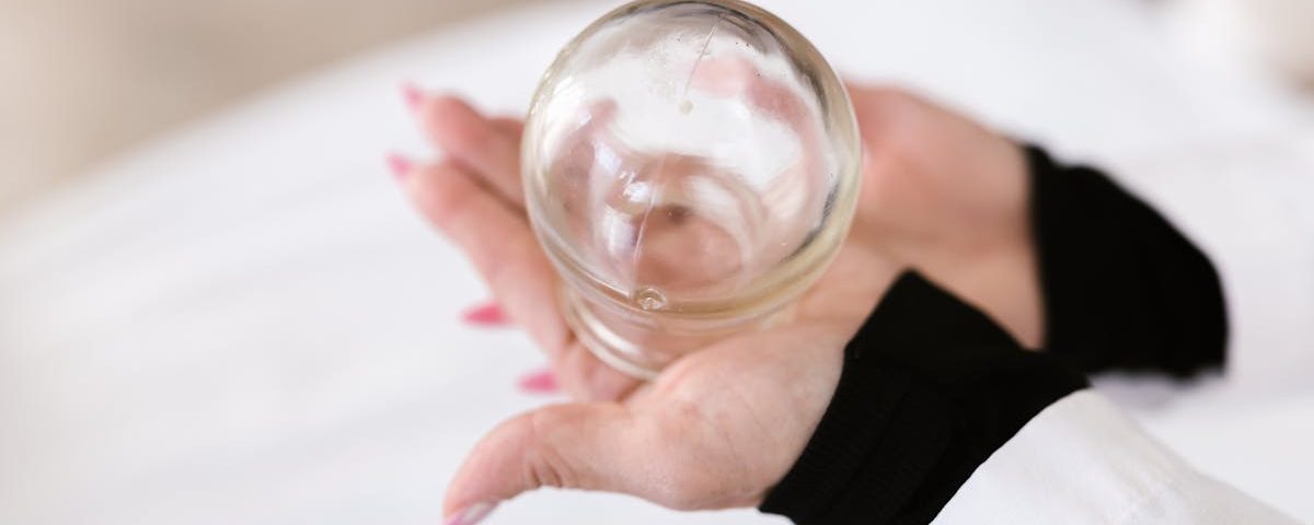 découvrez les bienfaits de la médecine manuelle, une approche thérapeutique visant à soulager la douleur, améliorer la mobilité et favoriser la guérison naturelle du corps grâce à des techniques manuelles précises.