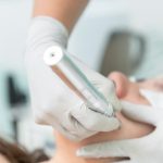 découvrez les bienfaits de la thérapie au laser pour traiter diverses affections médicales et améliorer votre bien-être. cette méthode non invasive utilise des technologies avancées pour soulager la douleur, accélérer la guérison et revitaliser votre peau. informez-vous sur les traitements disponibles et leurs avantages.