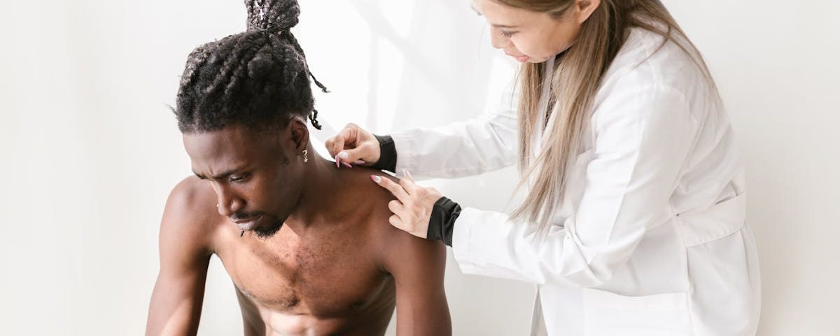 découvrez les bienfaits de la médecine manuelle, une approche thérapeutique éprouvée axée sur le traitement des douleurs et des dysfonctions musculosquelettiques. apprenez comment cette pratique holistique améliore votre bien-être et facilite la guérison naturelle.