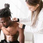 découvrez les bienfaits de la médecine manuelle, une approche thérapeutique éprouvée axée sur le traitement des douleurs et des dysfonctions musculosquelettiques. apprenez comment cette pratique holistique améliore votre bien-être et facilite la guérison naturelle.