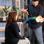 découvrez l'ostéopathie, une approche thérapeutique douce qui vise à soulager les douleurs et à améliorer le bien-être général par des manipulations manuelles. explorez les bienfaits de cette technique holistique pour votre santé.