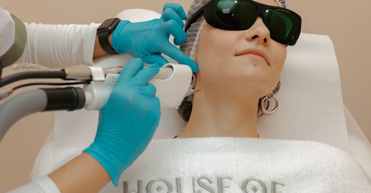 découvrez la thérapie au laser, une méthode innovante pour soulager la douleur, traiter les affections cutanées et favoriser la guérison. apprenez comment cette technologie avancée peut améliorer votre bien-être et votre qualité de vie.