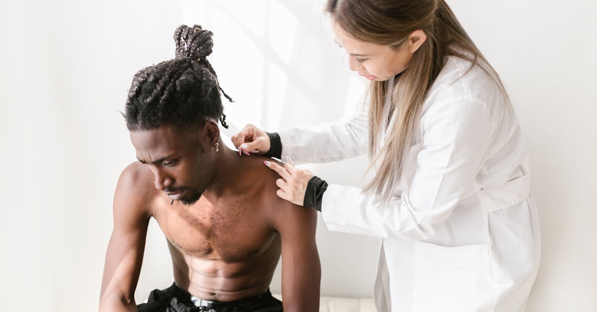 découvrez l'art de la médecine manuelle, une approche thérapeutique qui vise à traiter les douleurs et les dysfonctionnements du corps par des techniques manuelles. explorez ses bienfaits pour améliorer votre bien-être et votre qualité de vie.