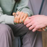 découvrez la thérapie par ondes de choc, une méthode innovante pour traiter la douleur musculosquelettique et favoriser la guérison. idéale pour les sportifs et les personnes souffrant de blessures chroniques, cette technique non invasive stimule la circulation sanguine et encourage la régénération des tissus. améliorez votre qualité de vie grâce à des séances de traitement efficaces et ciblées.