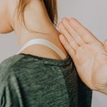 découvrez l'ostéopathie, une approche de soins manuels visant à soulager la douleur et à améliorer le bien-être. apprenez comment cette méthode holistique peut traiter divers maux, de la douleur chronique aux troubles musculo-squelettiques, et favorisez une meilleure qualité de vie grâce à des techniques adaptées et personnalisées.