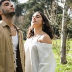 découvrez des techniques de respiration profonde pour réduire le stress, améliorer votre concentration et favoriser la relaxation. apprenez à maîtriser votre souffle pour une harmonie intérieure.