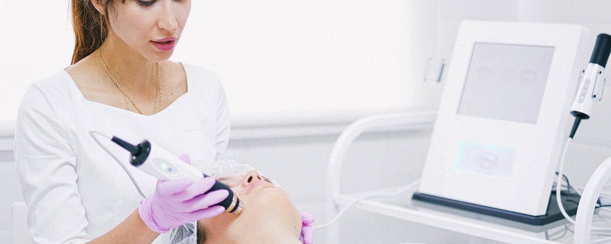 découvrez les bienfaits de la thérapie au laser pour le traitement de diverses affections, allant des douleurs chroniques aux problèmes de peau. optez pour une solution innovante et non invasive qui favorise la guérison et améliore votre bien-être.