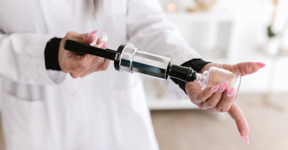 découvrez la médecine manuelle, une approche holistique et non invasive qui utilise des techniques manuelles pour diagnostiquer et traiter diverses affections. apprenez comment cette méthode peut soulager la douleur, améliorer la mobilité et favoriser le bien-être général.