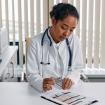 découvrez la thérapie par ondes de choc, une méthode innovante et non invasive pour soulager la douleur, favoriser la guérison et améliorer les performances physiques. idéale pour traiter diverses affections musculo-squelettiques, elle offre des résultats prometteurs sans intervention chirurgicale.