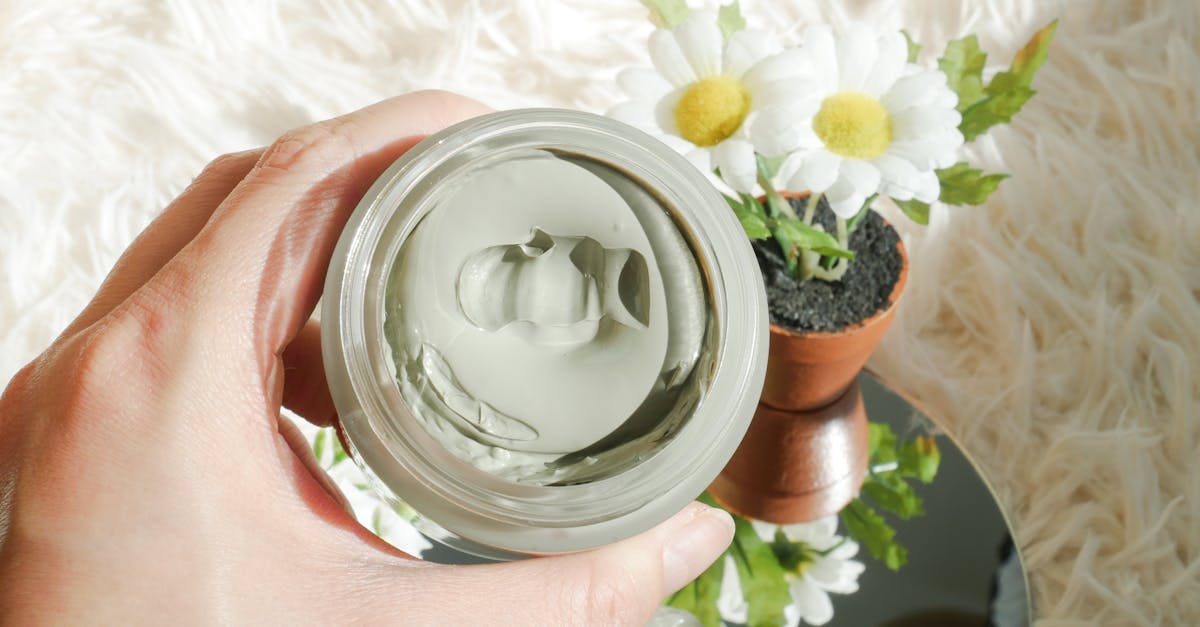 découvrez les bienfaits du clay detox, une méthode naturelle pour purifier votre corps et revitaliser votre peau. apprenez comment utiliser l'argile pour détoxifier en profondeur et évacuer les toxines. offrez à votre organisme un véritable coup de frais!