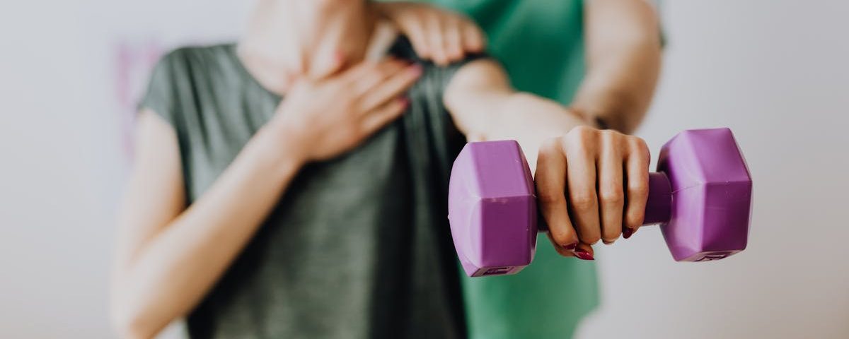 découvrez l'ostéopathie, une approche thérapeutique manuelle qui vise à soulager les douleurs et améliorer le bien-être général. apprenez comment cette pratique holistique peut vous aider à retrouver équilibre et vitalité.