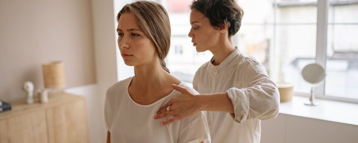 découvrez l'ostéopathie, une approche holistique de la santé qui vise à améliorer le bien-être par des techniques manuelles. explorez comment cette pratique peut soulager vos douleurs, améliorer votre mobilité et favoriser la guérison naturelle du corps.