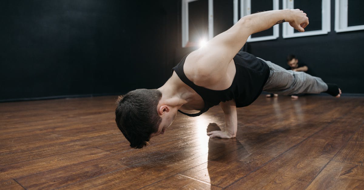 découvrez comment améliorer votre flexibilité des hanches grâce à des exercices simples et efficaces. apprenez à augmenter votre amplitude de mouvement, réduire les tensions musculaires et améliorer vos performances sportives. transformez votre bien-être physique avec des conseils pratiques adaptés à tous les niveaux.