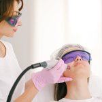 découvrez la thérapie au laser : une méthode innovante et indolore pour traiter la douleur, stimuler la guérison des tissus et améliorer le bien-être. informations, bienfaits et conseils sur l’utilisation du laser en médecine.