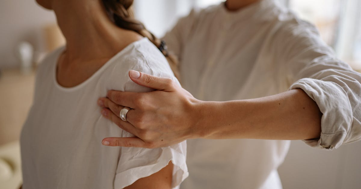 découvrez la thérapie manuelle : une approche naturelle pour soulager les douleurs musculaires et articulaires, améliorer la mobilité et favoriser le bien-être grâce à des techniques spécialisées réalisées par des professionnels qualifiés.