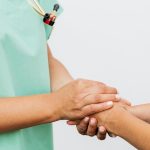 découvrez la thérapie par ondes de choc, un traitement innovant et non invasif pour soulager la douleur chronique, stimuler la guérison et améliorer la mobilité. efficace pour les blessures musculaires et tendineuses.